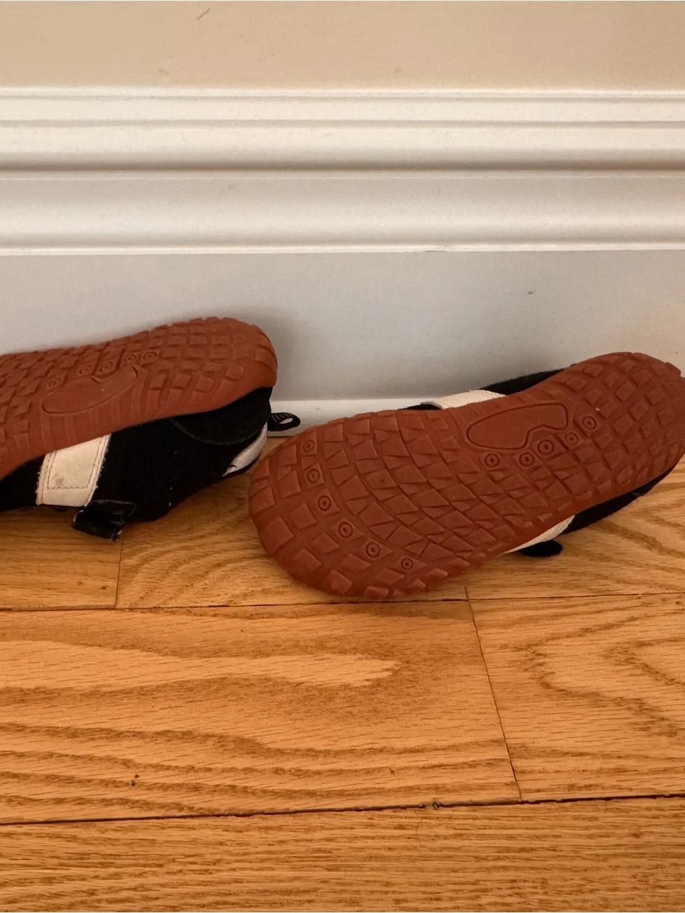 Kabua barefoot sneakers in black